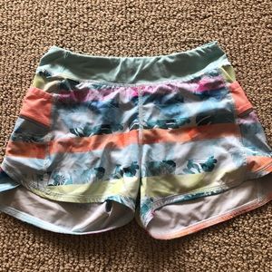 patterned athleta girl running shorts